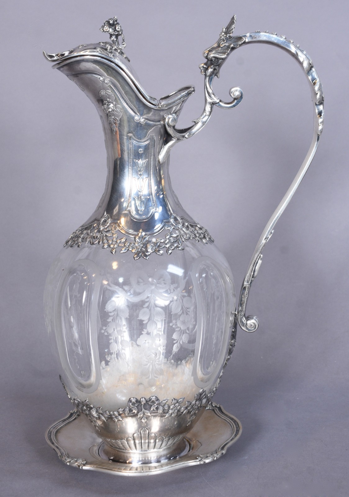 Grande jarra de cristal lapidada com laços e ramos de flores... - foto 2 de 10