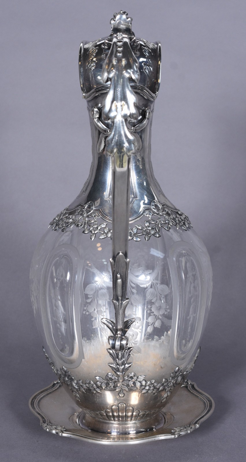 Grande jarra de cristal lapidada com laços e ramos de flores... - foto 5 de 10