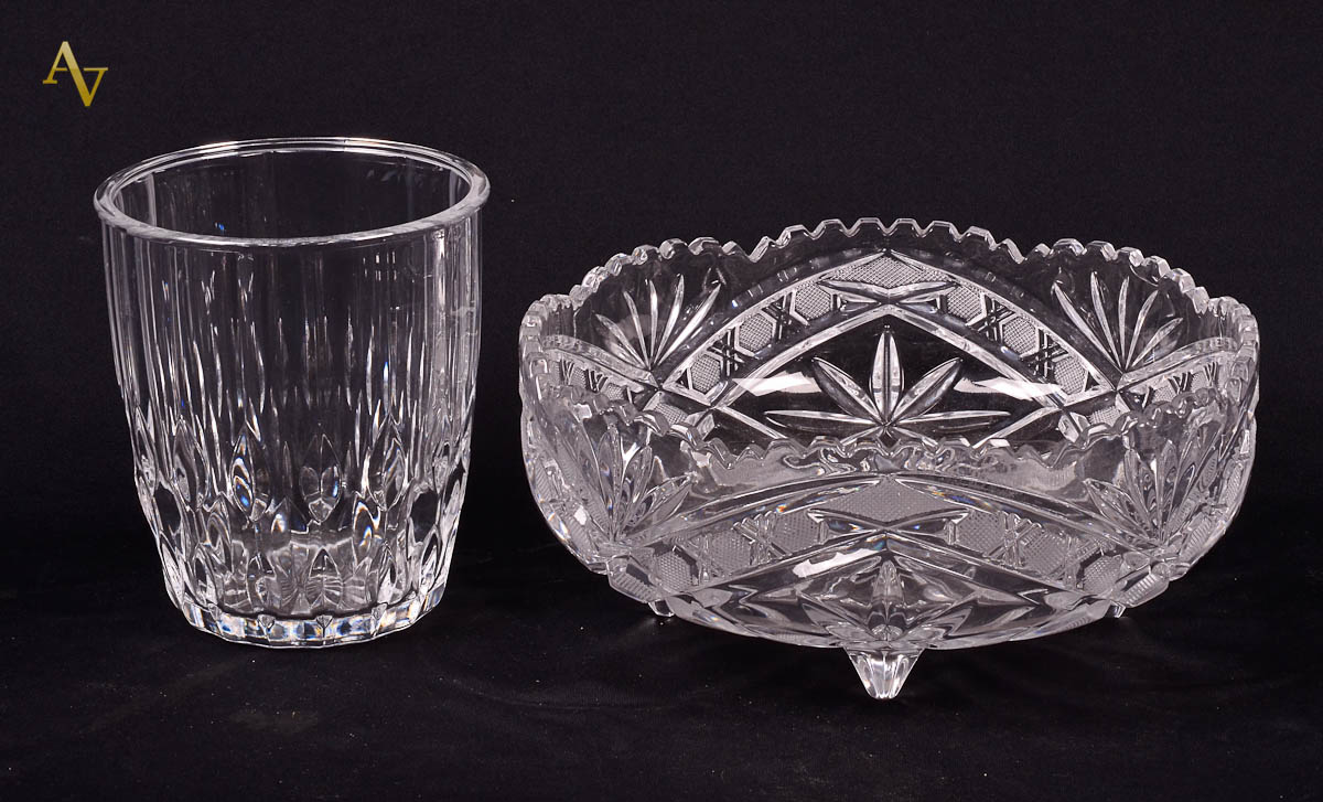 Duas peças de cristal lapidado, sendo fruteira (alt. 10 cm - diam. 24...