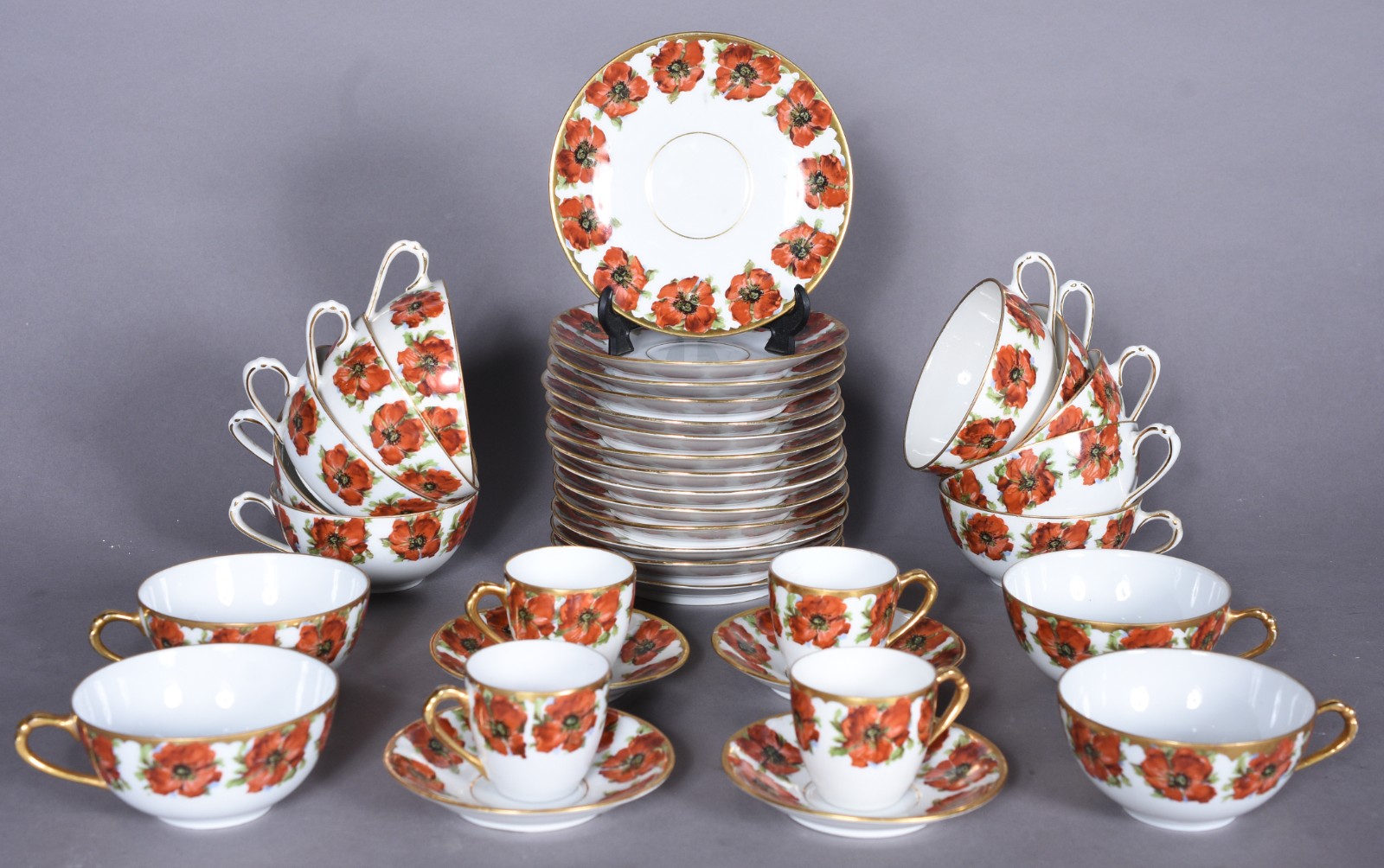 Conjunto de porcelana alemã decorada com flores em policromia e... - foto 1 de 7