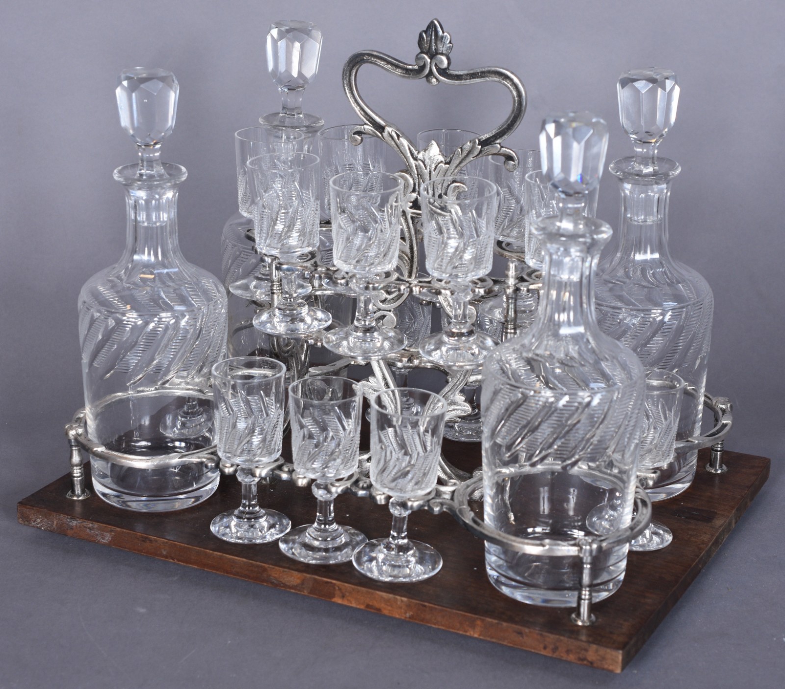 Licoreiro de cristal com base de madeira, armação de metal... - foto 2 de 9