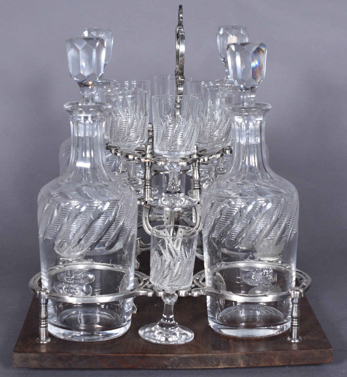 Licoreiro de cristal com base de madeira, armação de metal... - foto 3 de 9