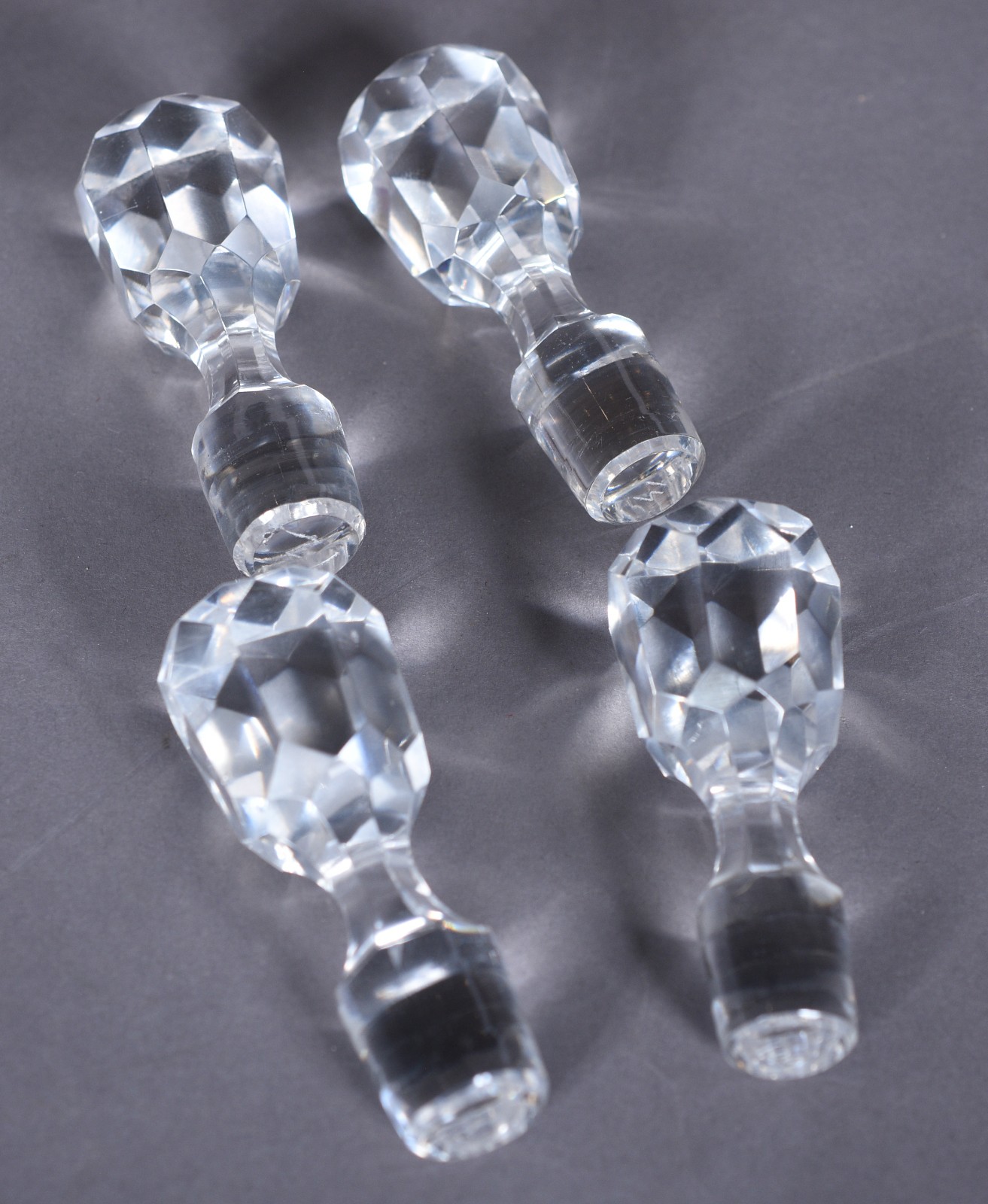 Licoreiro de cristal com base de madeira, armação de metal... - foto 6 de 9