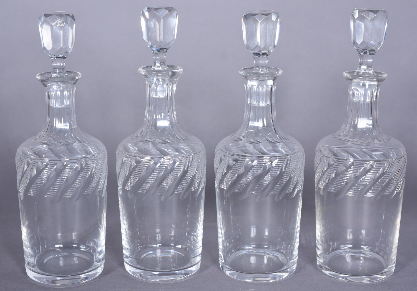 Licoreiro de cristal com base de madeira, armação de metal... - foto 8 de 9