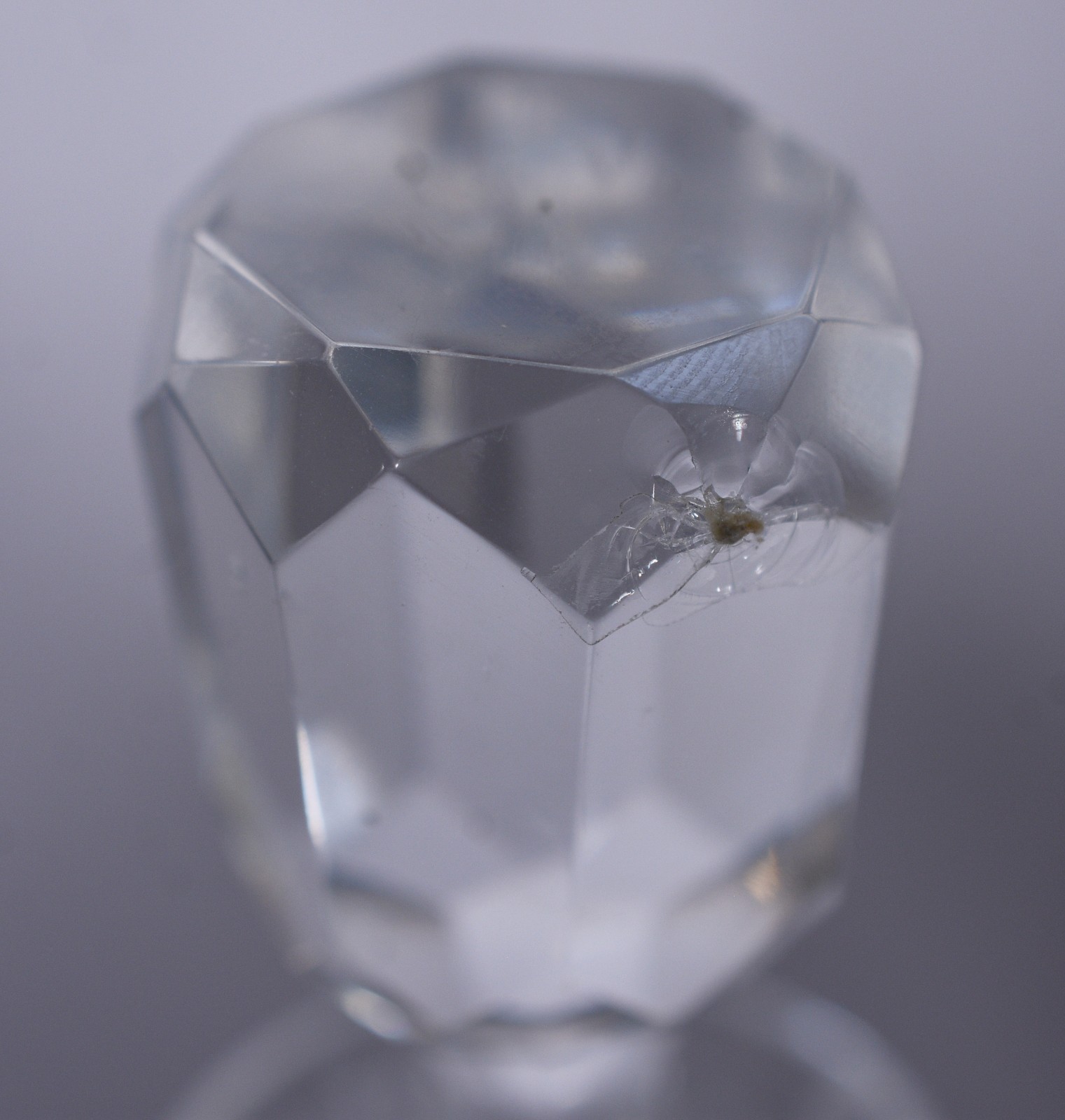 Licoreiro de cristal com base de madeira, armação de metal... - foto 9 de 9