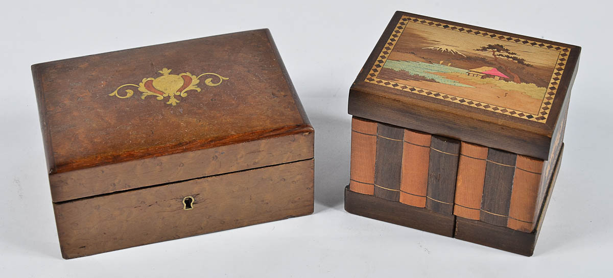 Duas caixas de madeira. Alts. 7, 10 cm - med. 16 x 12 cm e 12 x 10 cm.
