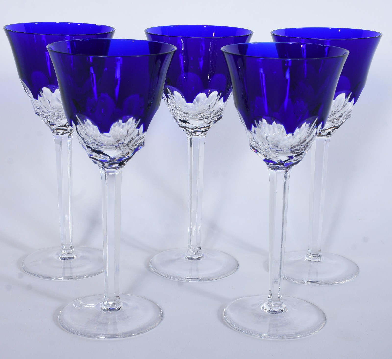 Cinco cálices para vinho de cristal doublé azul lapidado. Mínimos... - foto 1 de 7