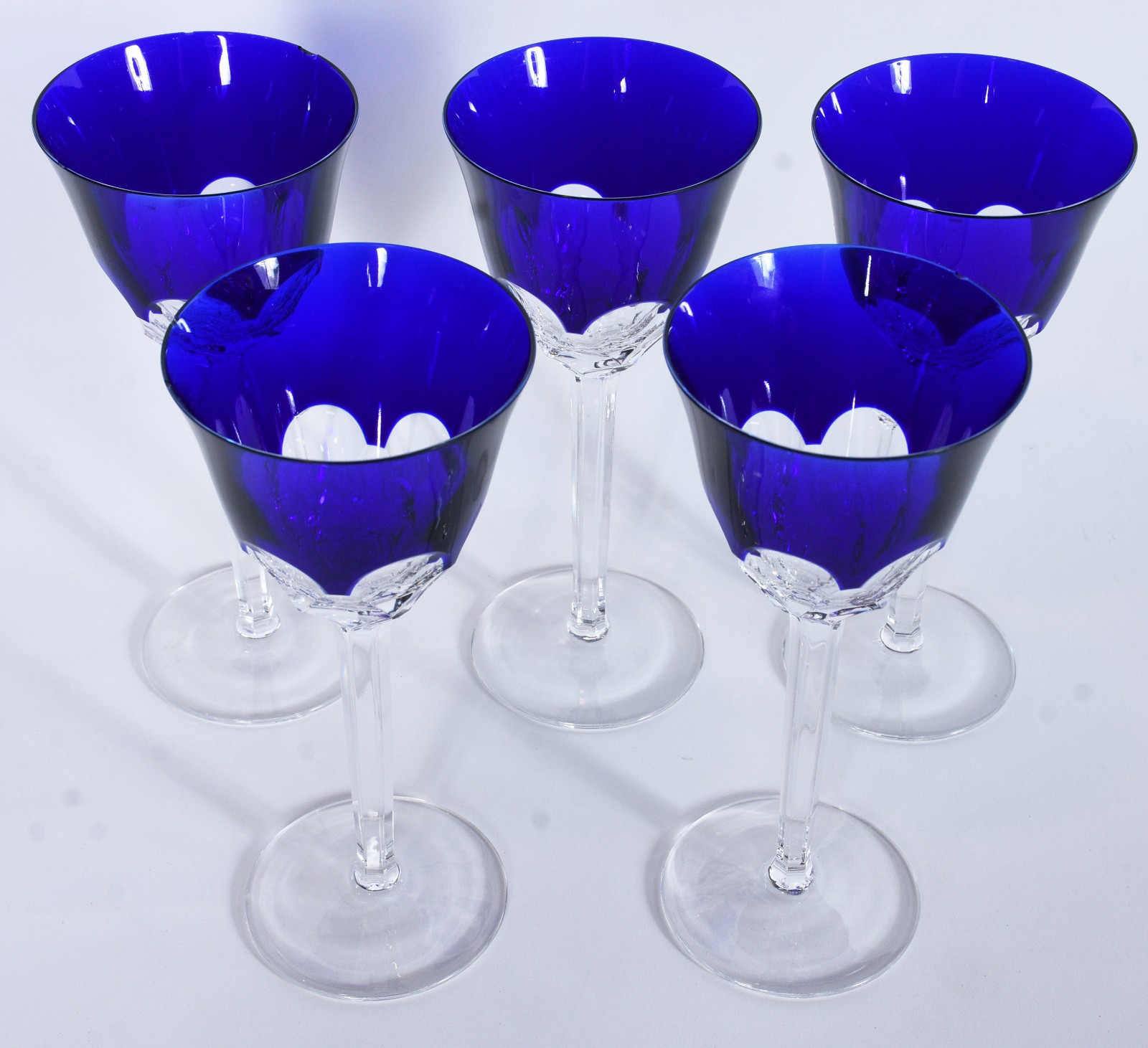 Cinco cálices para vinho de cristal doublé azul lapidado. Mínimos... - foto 2 de 7