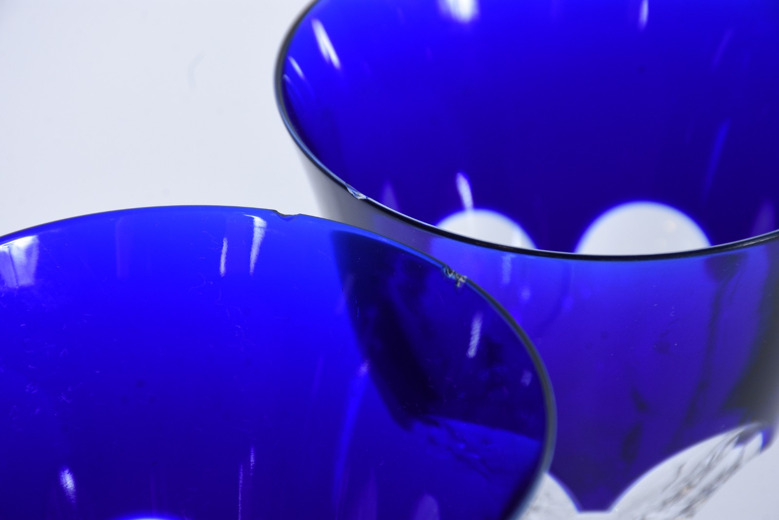 Cinco cálices para vinho de cristal doublé azul lapidado. Mínimos... - foto 6 de 7