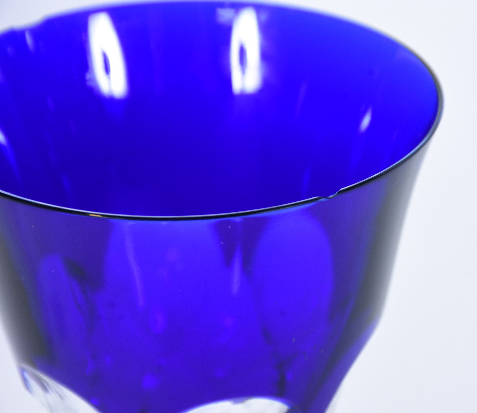 Cinco cálices para vinho de cristal doublé azul lapidado. Mínimos... - foto 7 de 7