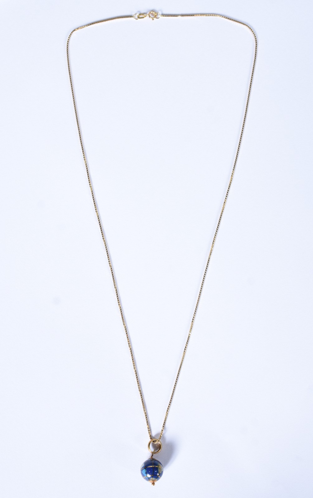 Colar de ouro 18 k contraste 750, pingente na forma de globo (Por... - foto 3 de 7