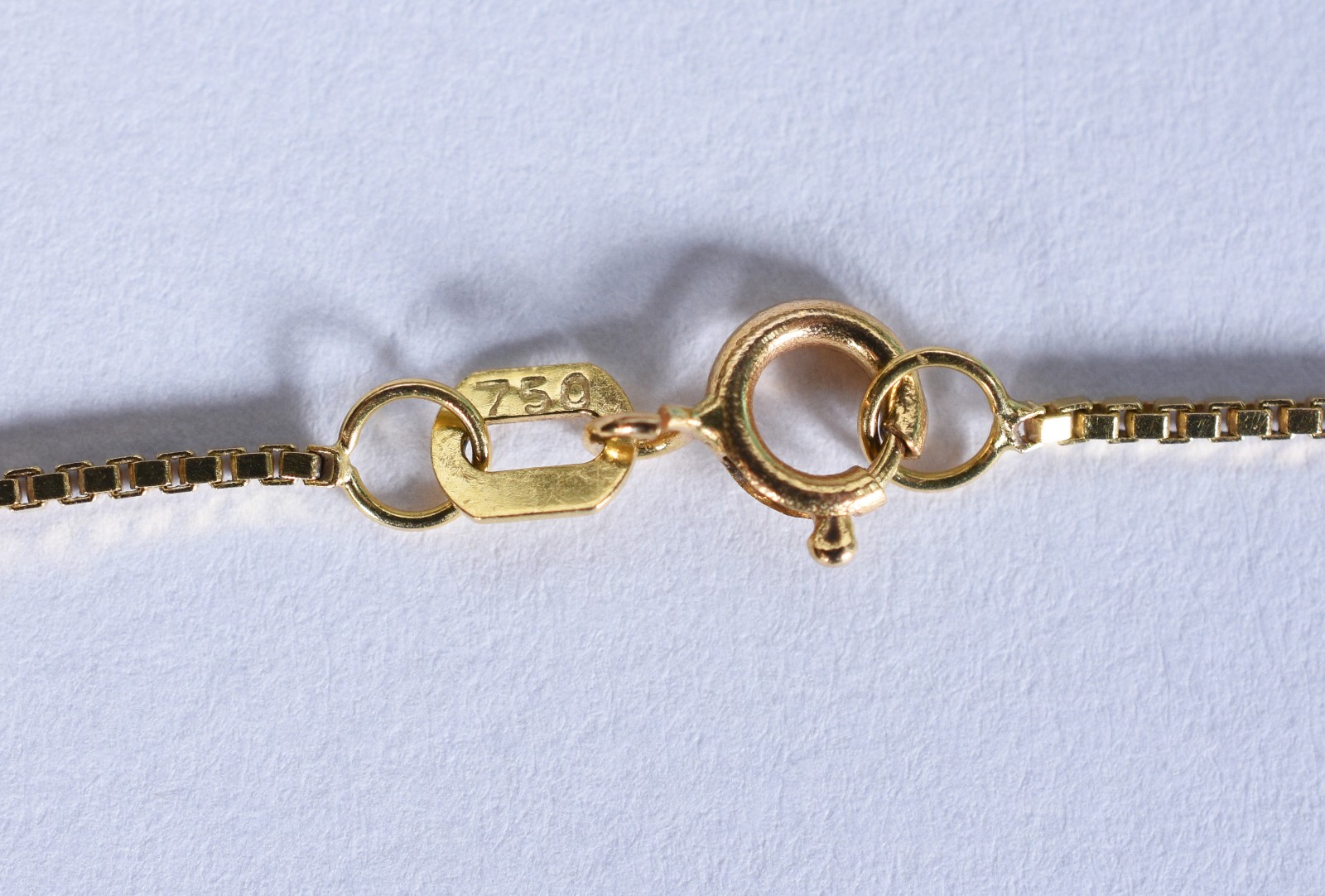 Colar de ouro 18 k contraste 750, pingente na forma de globo (Por... - foto 6 de 7
