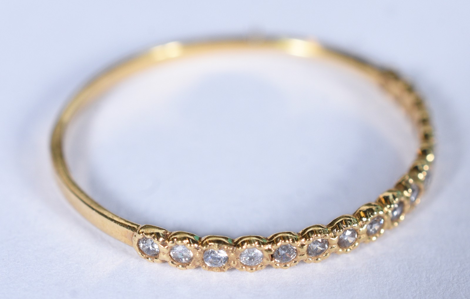 Anel de ouro 18k, contraste 750 cravejado com brilhantes, aro 24 (Por... - foto 1 de 8