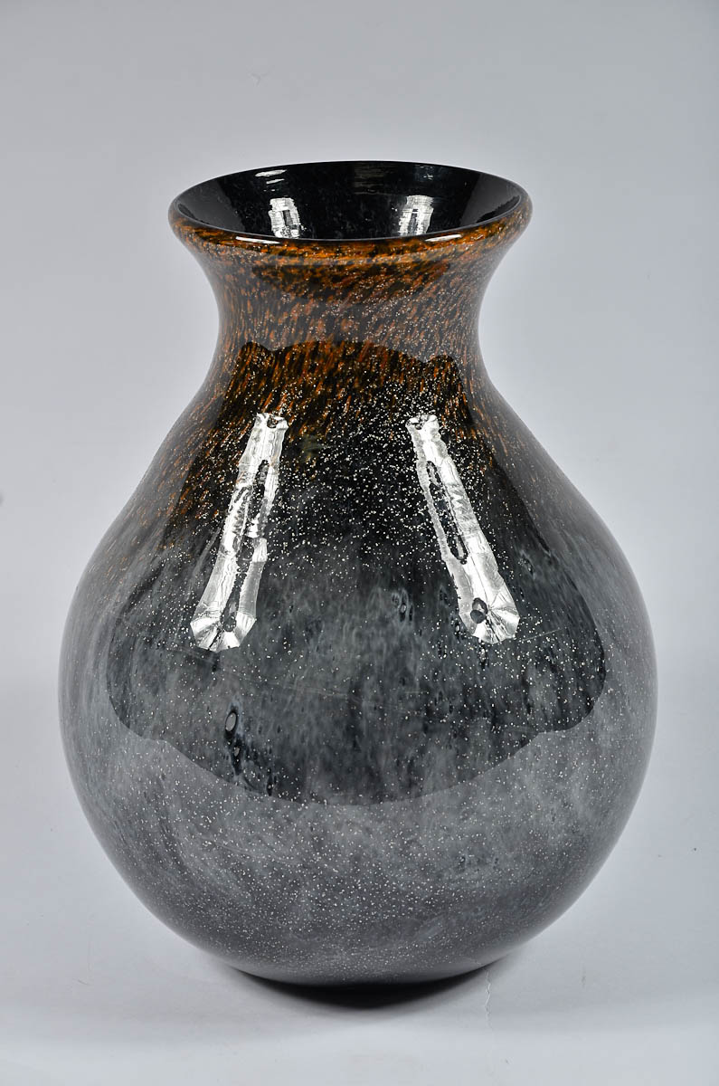 Vaso de murano multicolorido com aplicação de pó de prata. Alt. 35 cm.