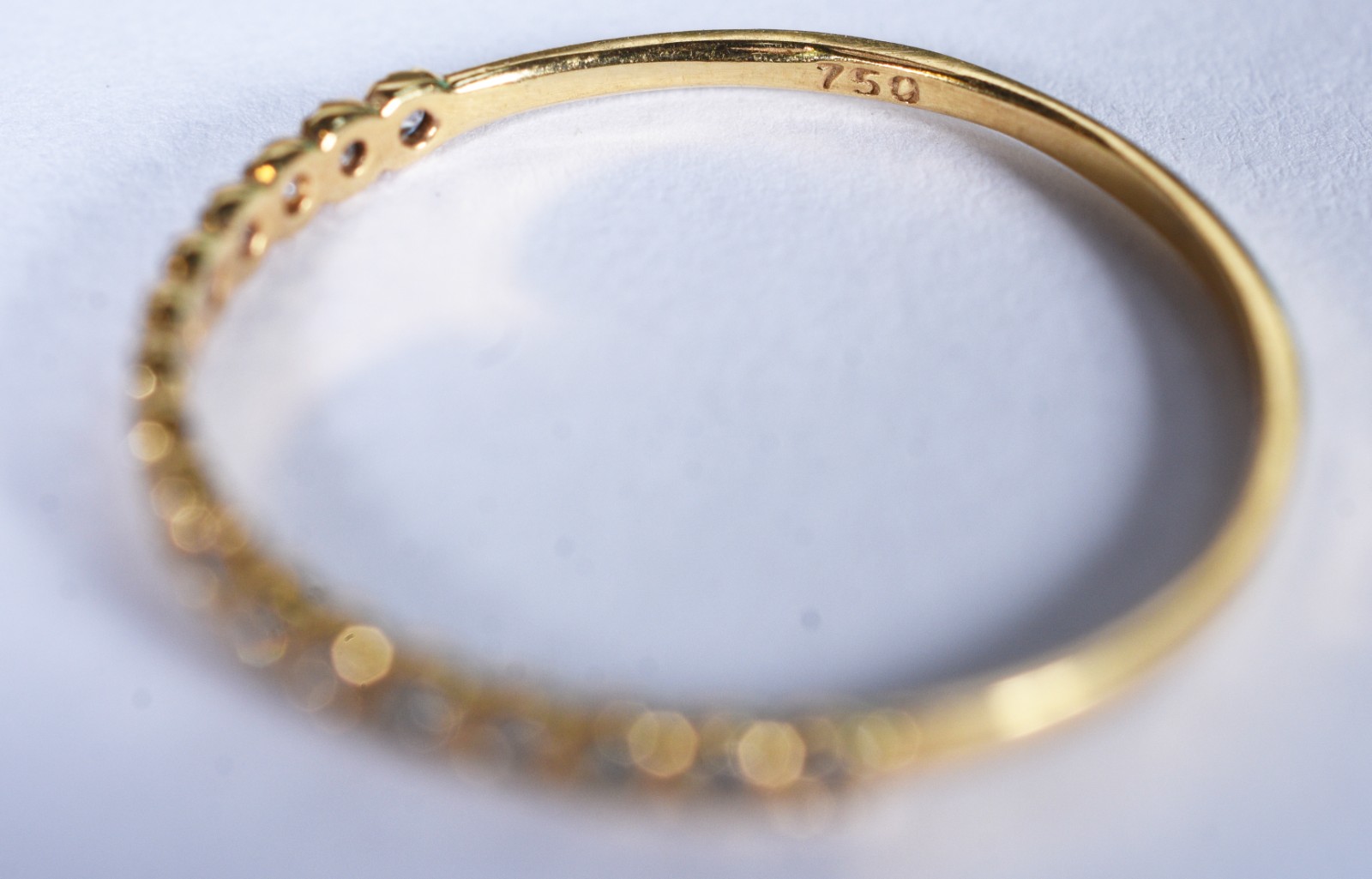 Anel de ouro 18k, contraste 750 cravejado com brilhantes, aro 24 (Por... - foto 3 de 8
