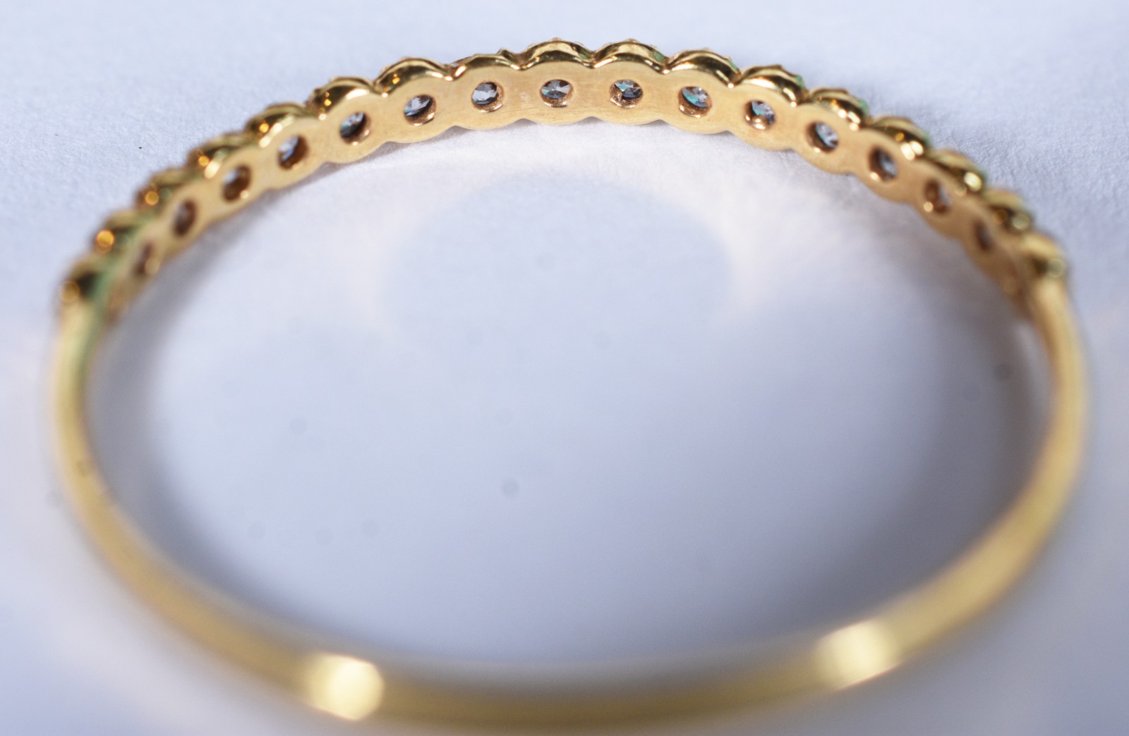 Anel de ouro 18k, contraste 750 cravejado com brilhantes, aro 24 (Por... - foto 6 de 8