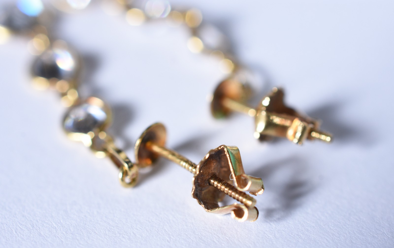 Par de brincos de ouro 18 k, contraste 750 na forma de pendentes com... - foto 3 de 4