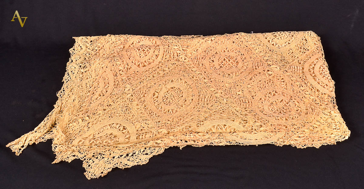 Toalha de cha de renda med. 1,36 x 1,36 m.