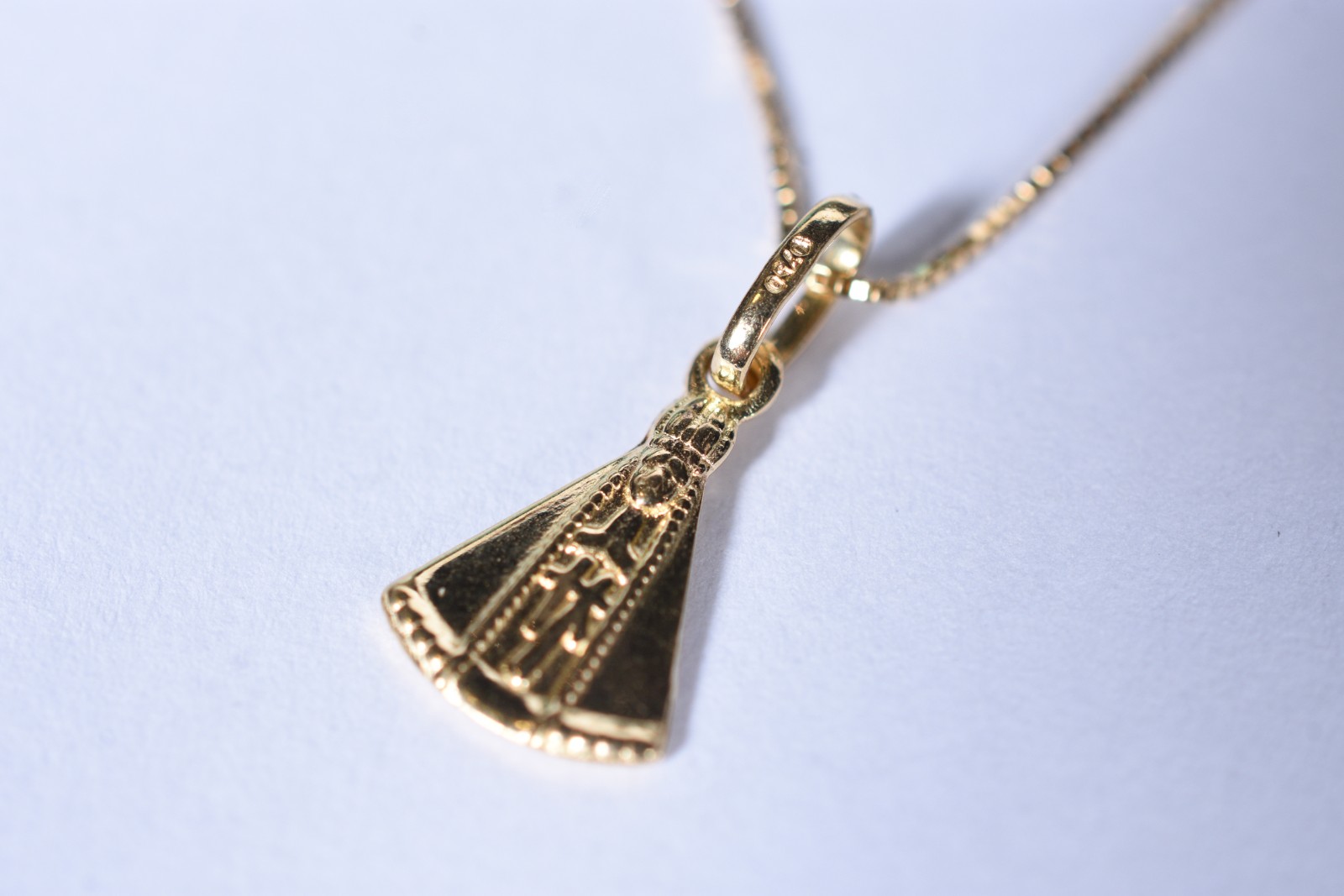 Colar de ouro 18k, contraste 750 com pingente de Nossa Senhora... - foto 1 de 7