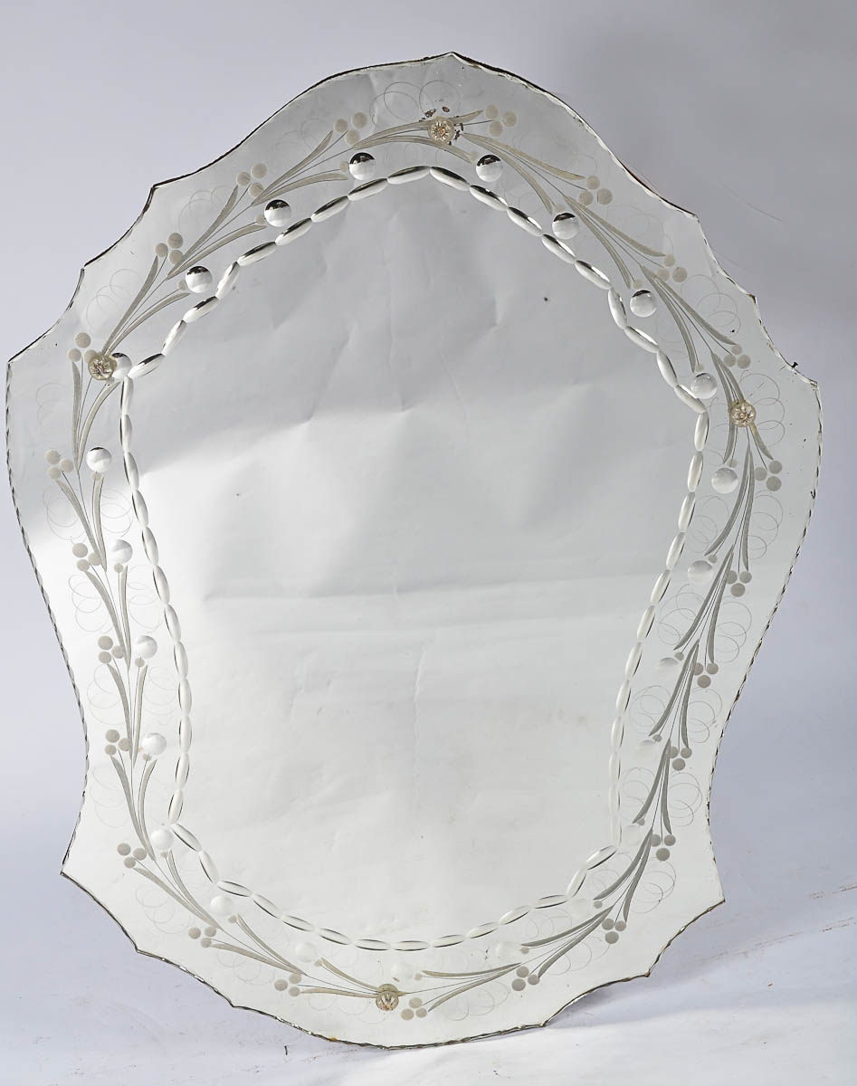 Espelho veneziano. Med. 64 x 49