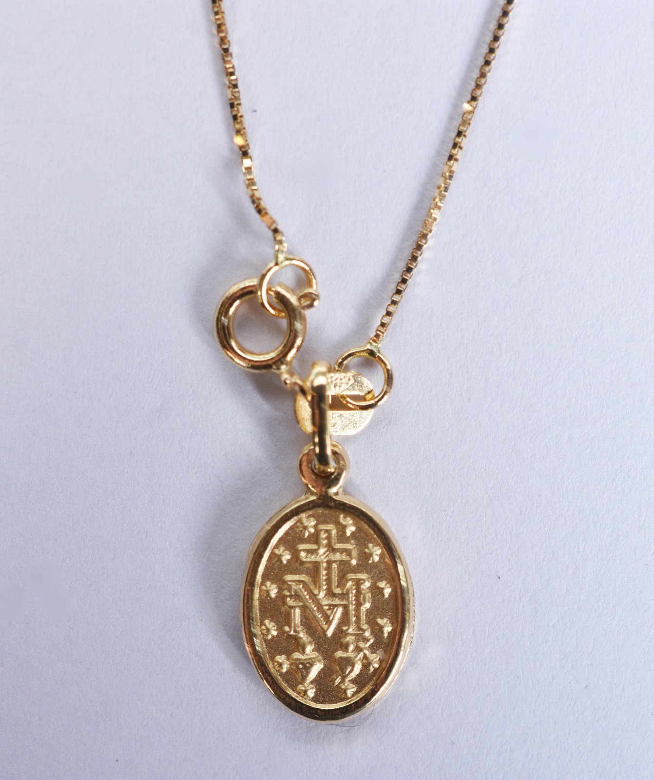 Colar de ouro 18 k, contraste 750 com pingente Sacro (Por motivos de... - foto 1 de 7