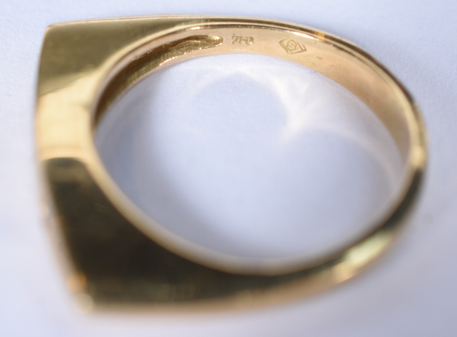 Anel de ouro 18k com um brilhante, aro 12 (Por motivos de segurança a... - foto 6 de 6
