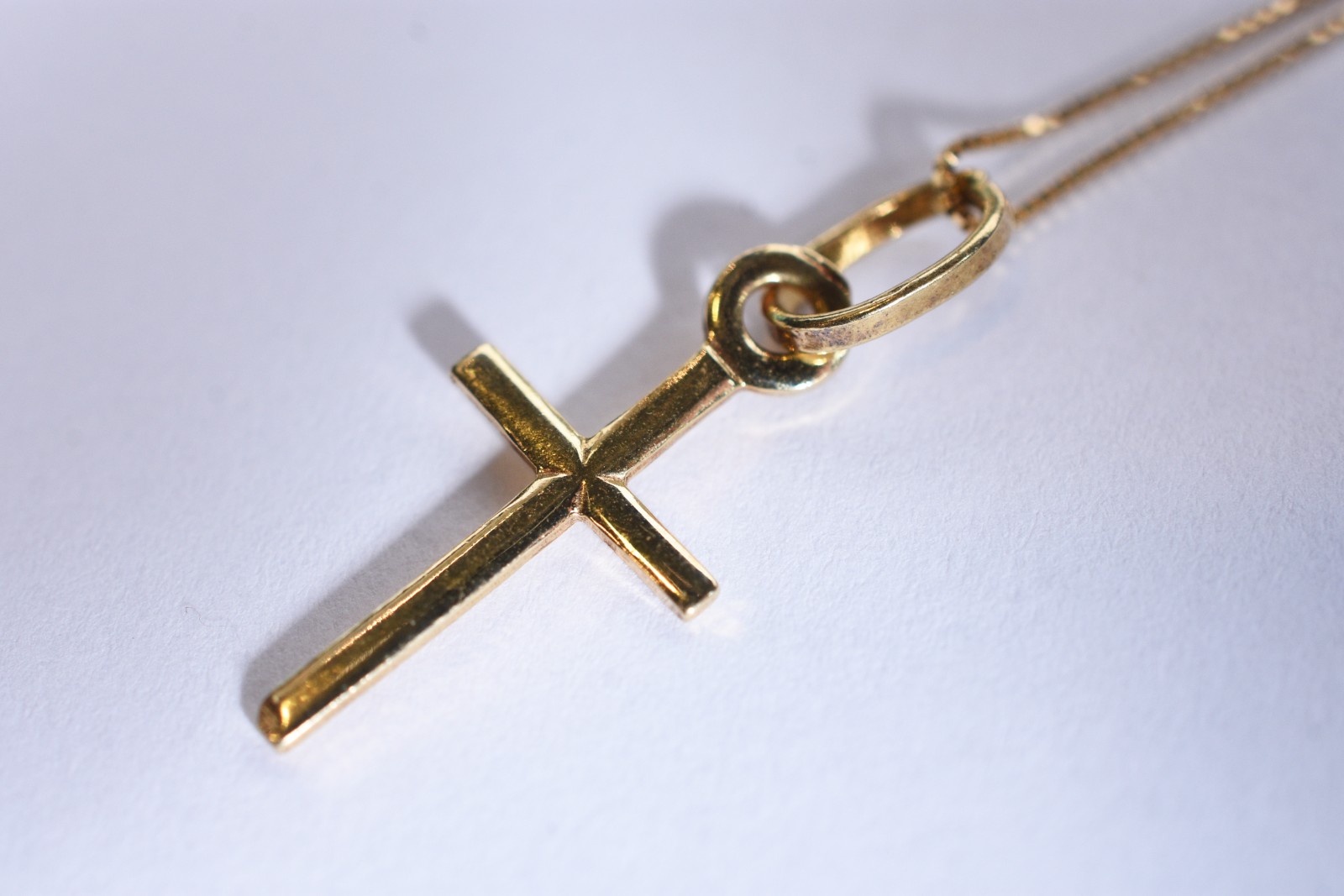 Colar de ouro 18 k, contraste 750 com crucifixo (Por motivos de... - foto 1 de 6