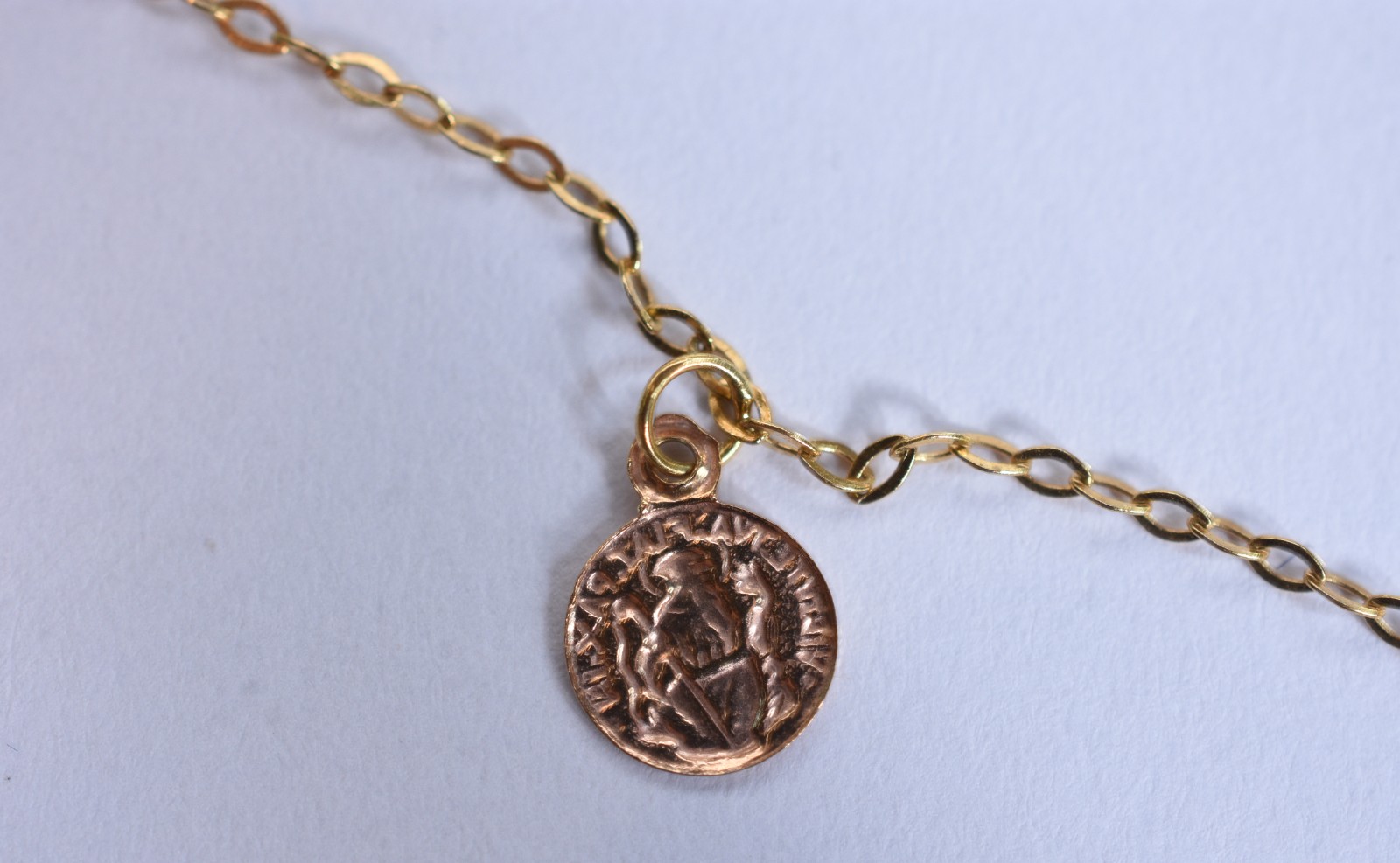 Tornozeleira de ouro 18 k, contraste 750 com pendentes (Por motivos... - foto 6 de 7