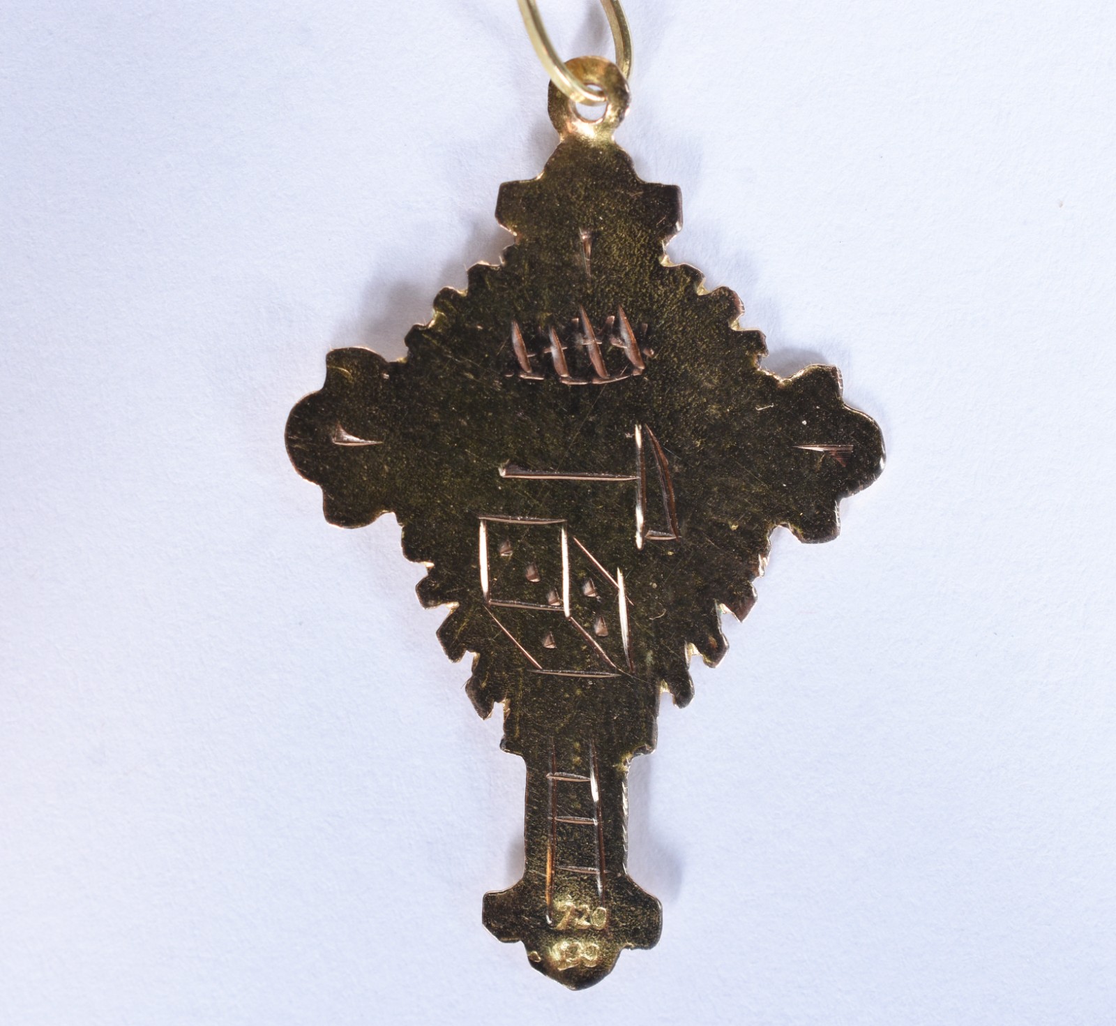 Colar de ouro 18 k, contraste 750 com Cristo crucificado (Por motivos... - foto 2 de 6