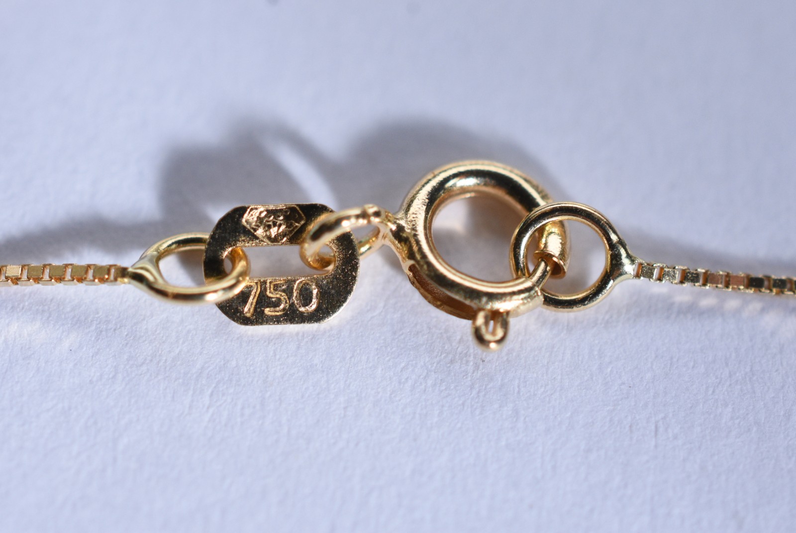 Colar de ouro 18 k, contraste 750 com Cristo crucificado (Por motivos... - foto 5 de 6