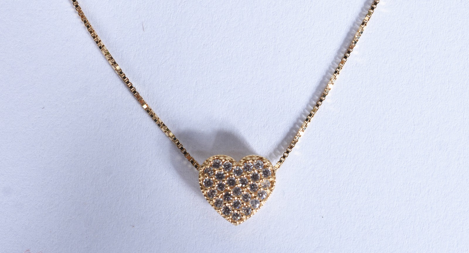 Colar de ouro 18k, contraste 750, coração com safiras brancas (Por... - foto 2 de 6