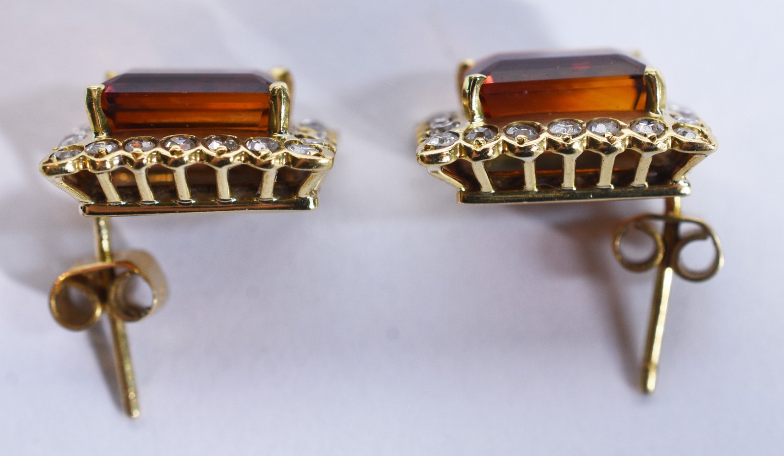 Par de brincos de ouro 18 k com 48 brilhantes (Por motivos de... - foto 6 de 6