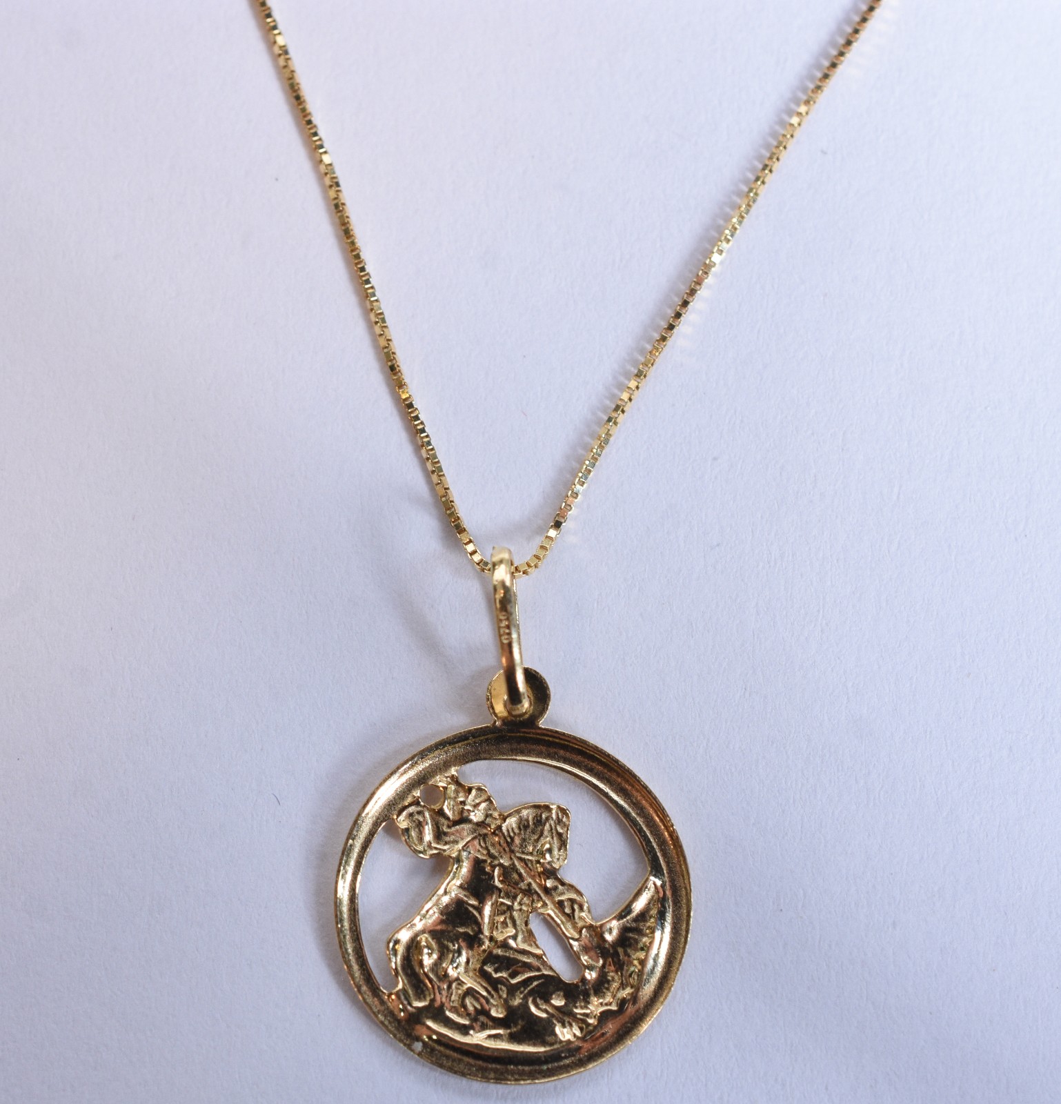 Colar de ouro 18 k, contraste 750 com pingente de São Jorge (Por... - foto 2 de 5