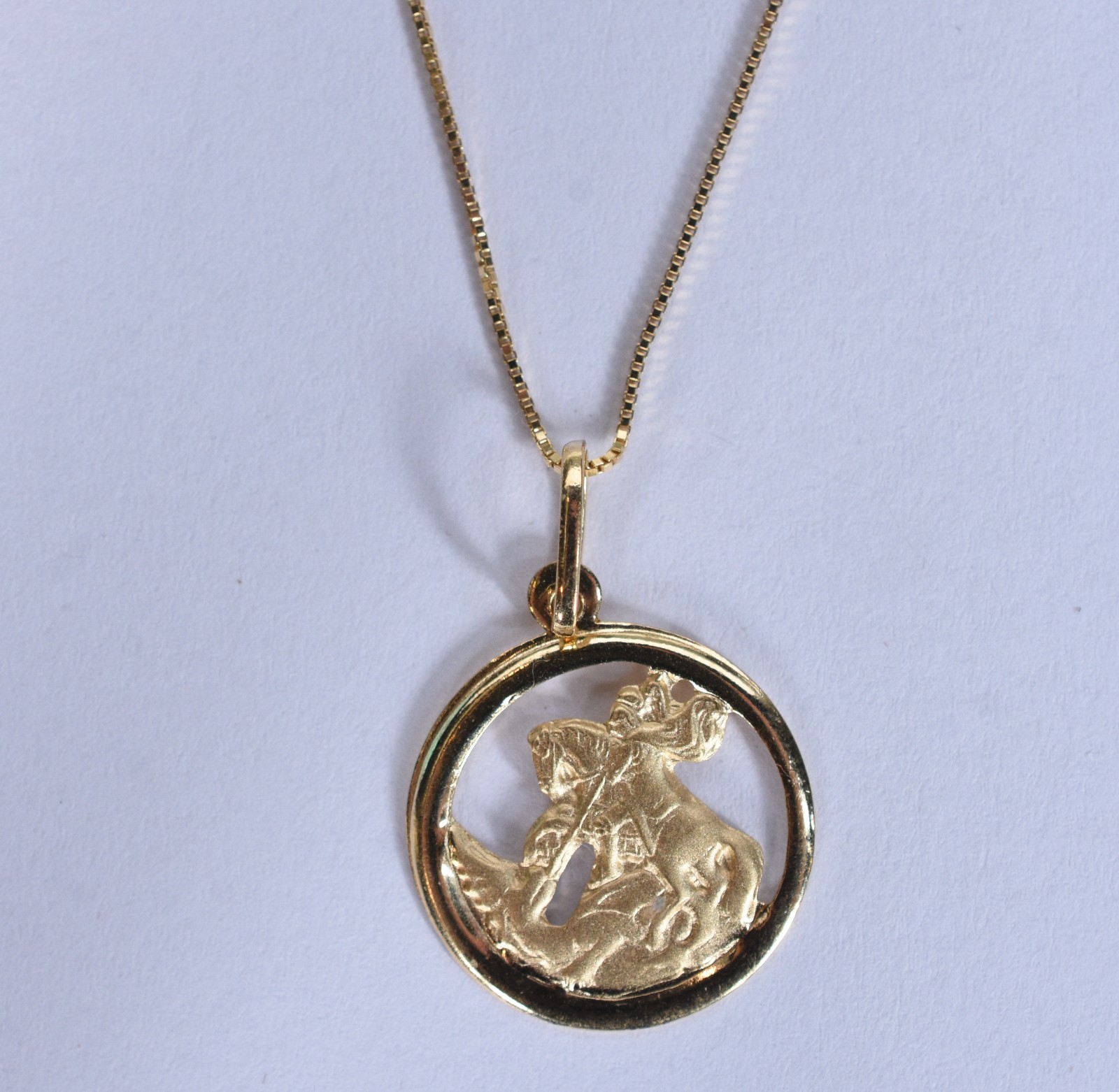 Colar de ouro 18 k, contraste 750 com pingente de São Jorge (Por... - foto 1 de 5