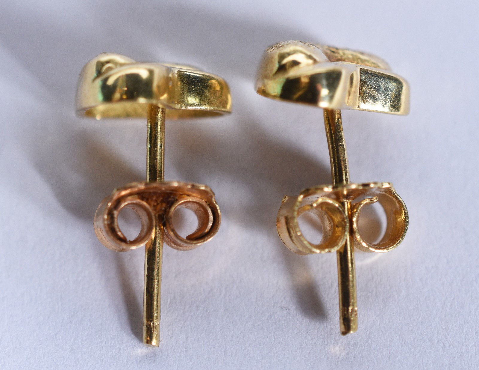 Par de brincos de ouro 18k, contraste 750 no feitio coração (Por... - foto 5 de 5