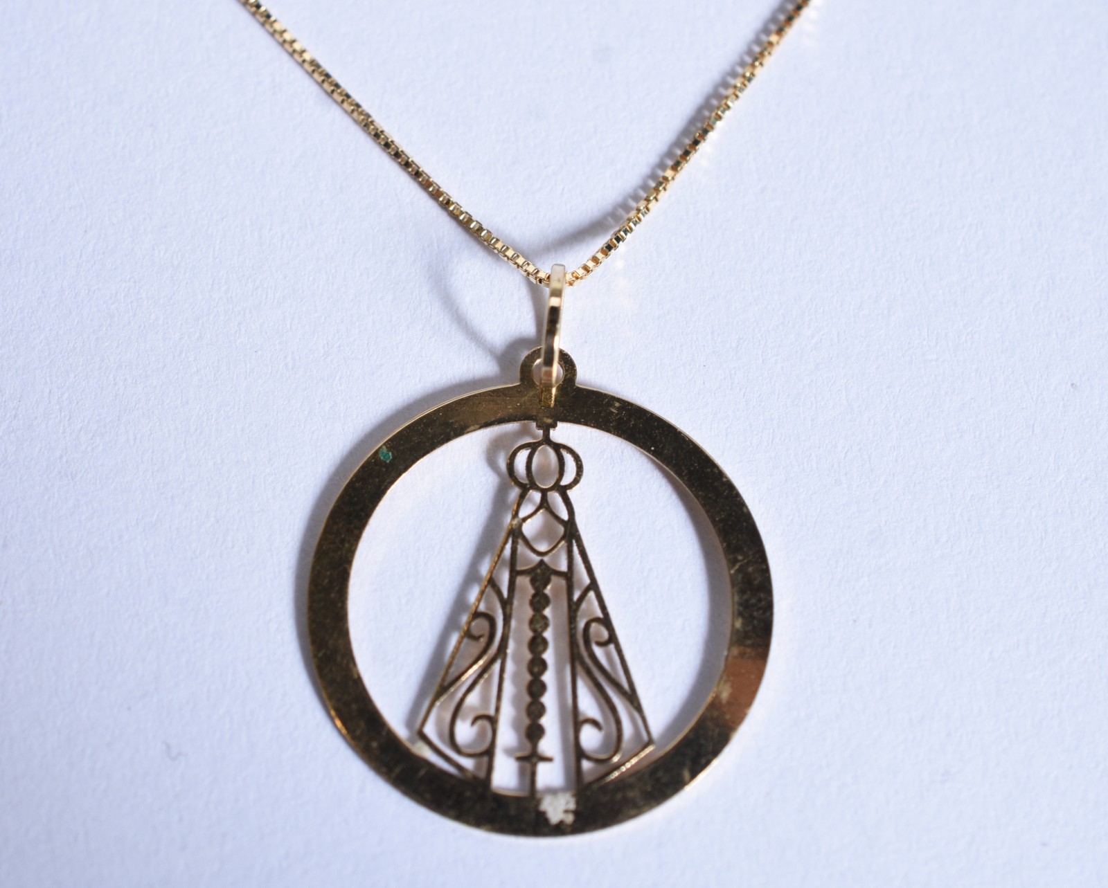 Colar de ouro 18 k, contraste 750 e pingente de Nossa Senhora... - foto 2 de 5
