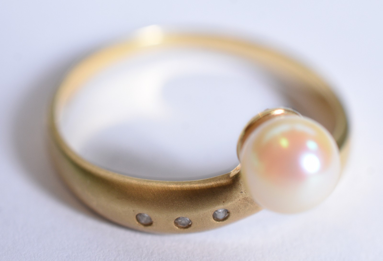 Anel de ouro 18 k com perola e brilhante, aro 16 (Por motivos de... - foto 1 de 6