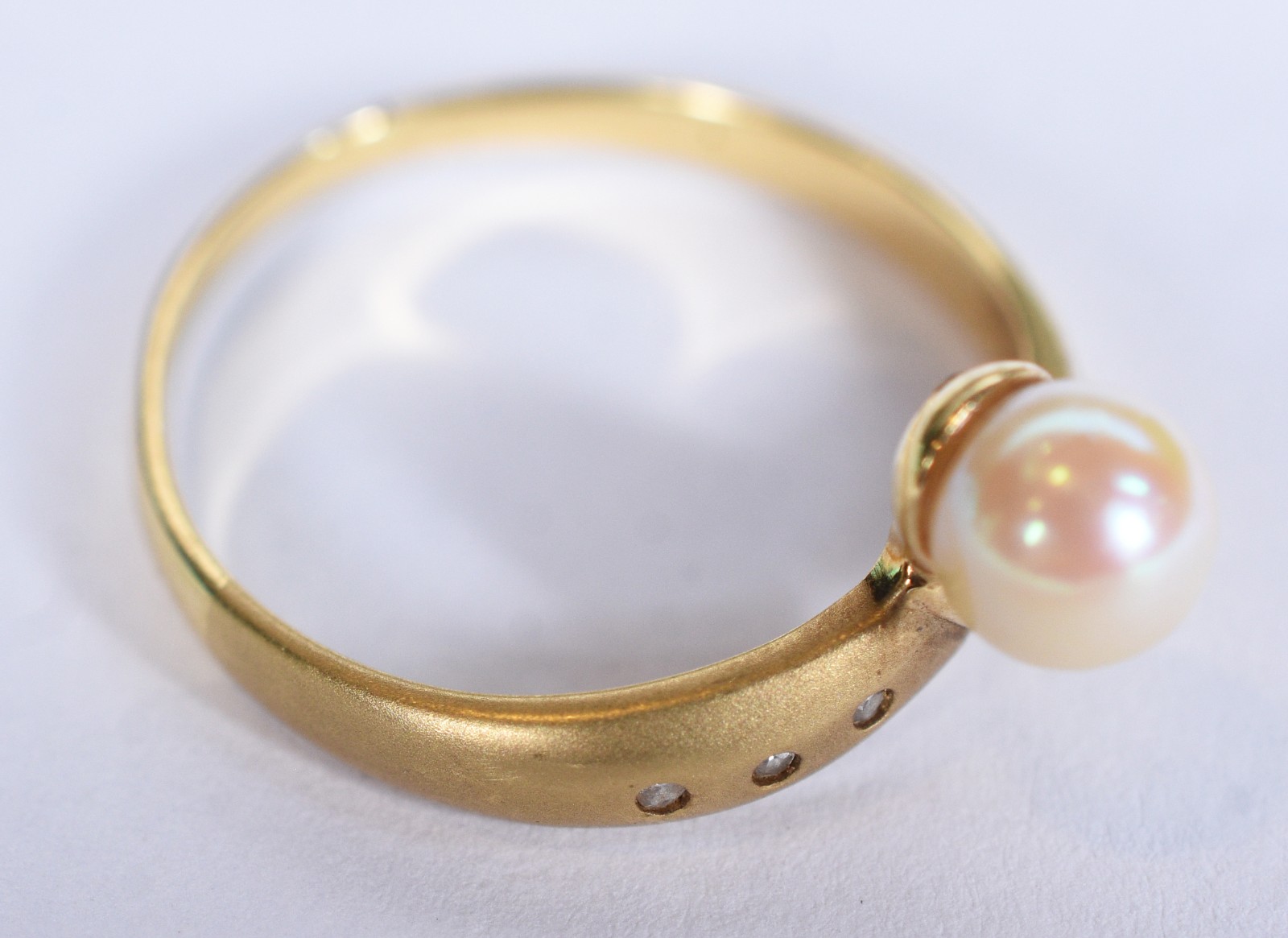 Anel de ouro 18 k com perola e brilhante, aro 16 (Por motivos de... - foto 4 de 6