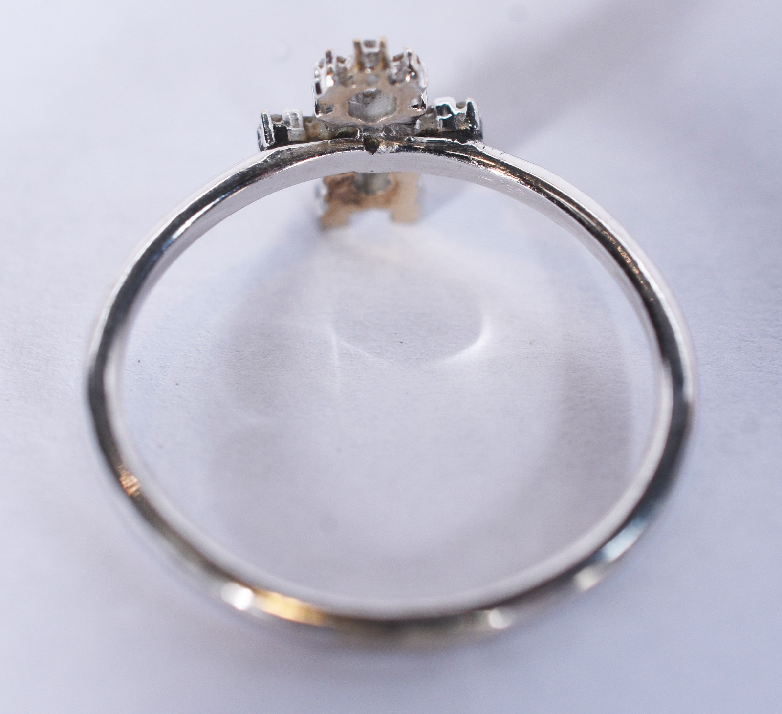 Anel de ouro branco contraste 750, cravejado de diamantes, aro 17... - foto 4 de 6