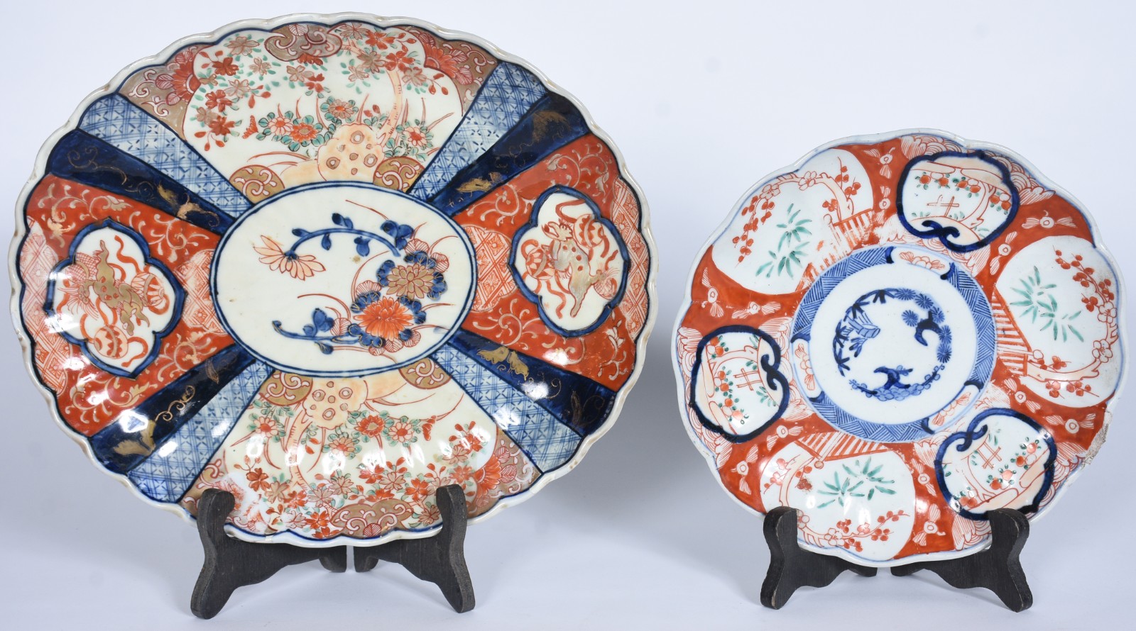Duas peças de porcelana japonesa Imari, sendo uma travessa com... - foto 1 de 8