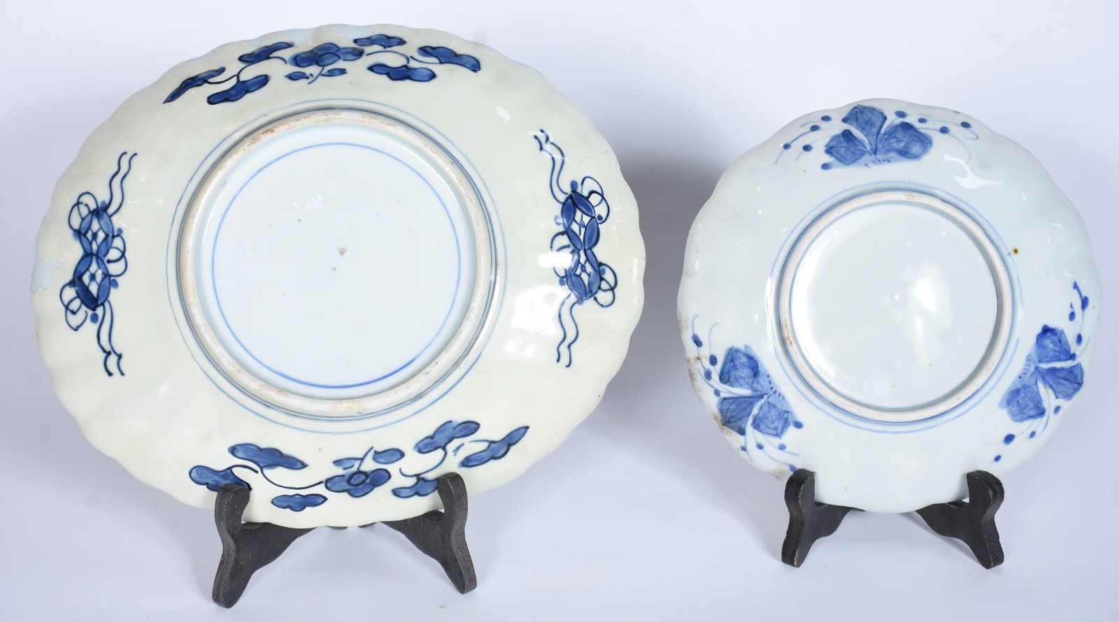 Duas peças de porcelana japonesa Imari, sendo uma travessa com... - foto 4 de 8