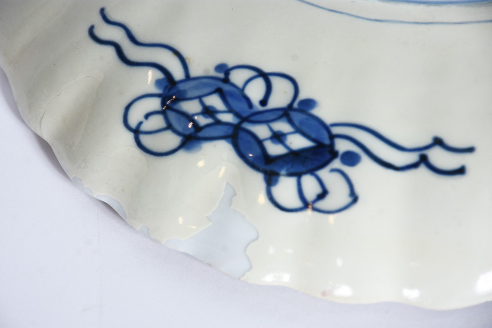 Duas peças de porcelana japonesa Imari, sendo uma travessa com... - foto 6 de 8