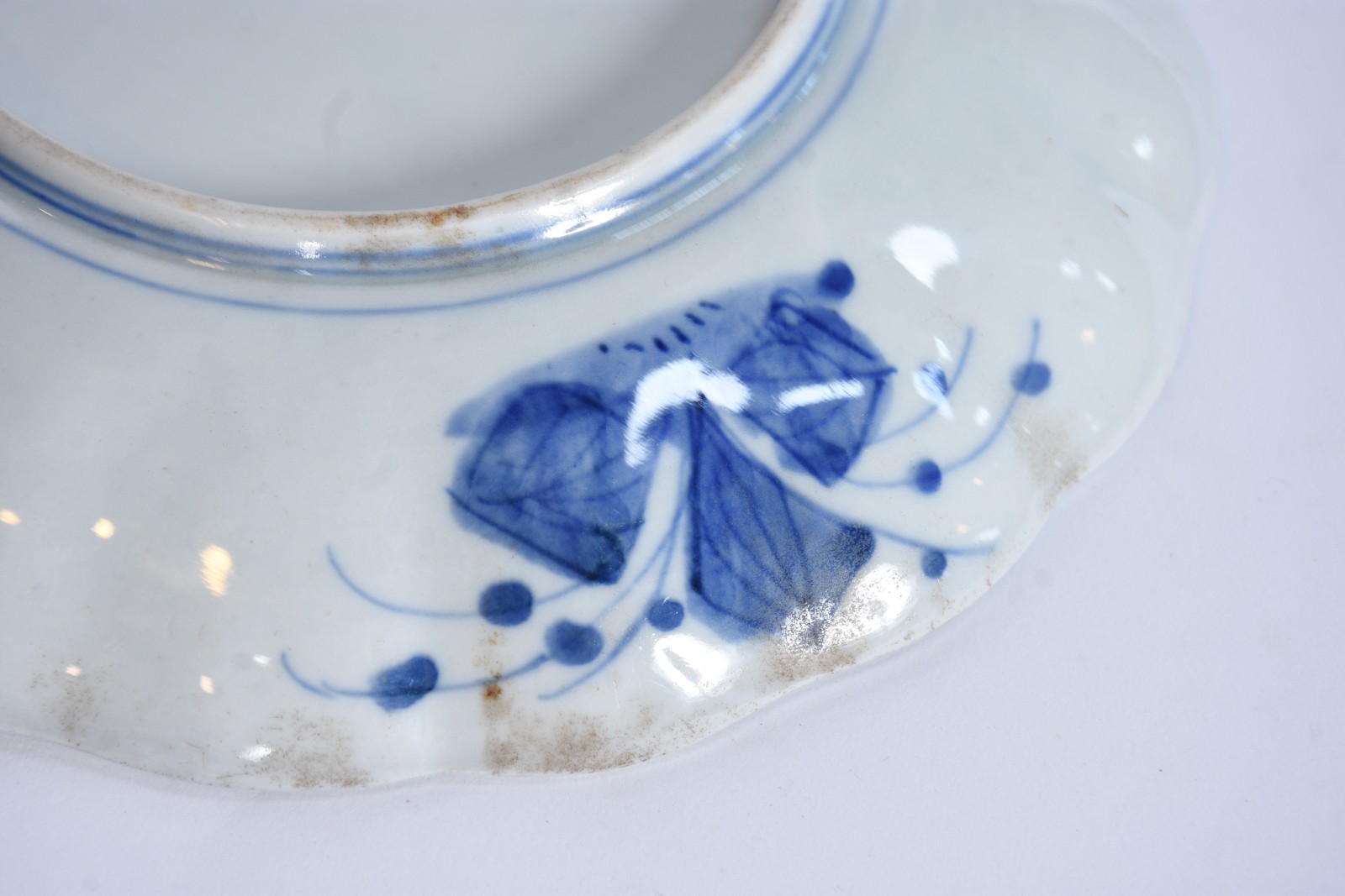 Duas peças de porcelana japonesa Imari, sendo uma travessa com... - foto 7 de 8