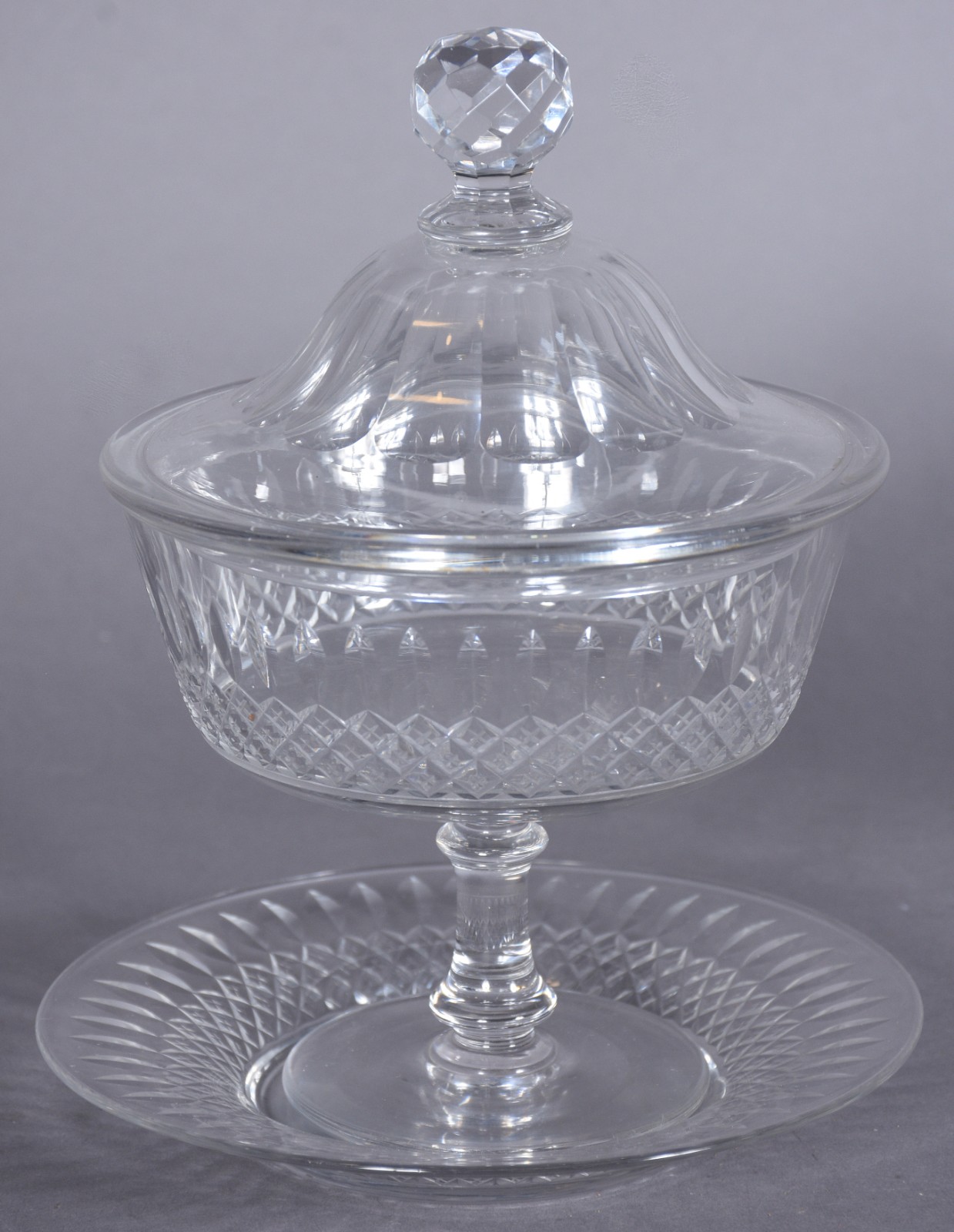 Compoteira de cristal europeu lapidado com presentoir, detalhes... - foto 1 de 6