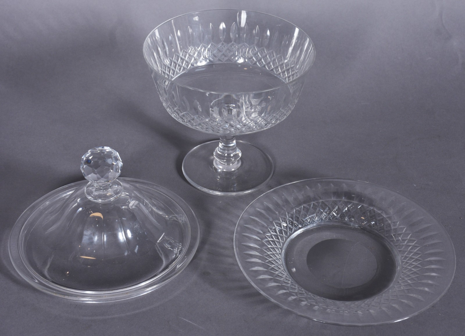 Compoteira de cristal europeu lapidado com presentoir, detalhes... - foto 2 de 6