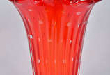 Vaso de murano  na cor vermelha com frisos e bo... - Vaso de murano  na cor vermelha com frisos e bolhas. Alt. 37 cm - diam. 27 cm.