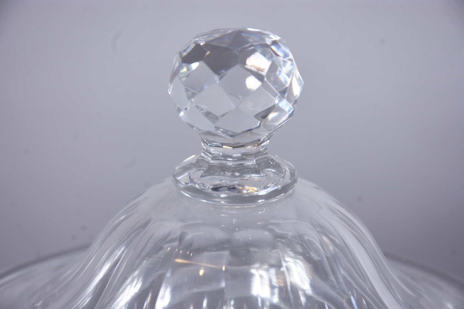 Compoteira de cristal europeu lapidado com presentoir, detalhes... - foto 5 de 6