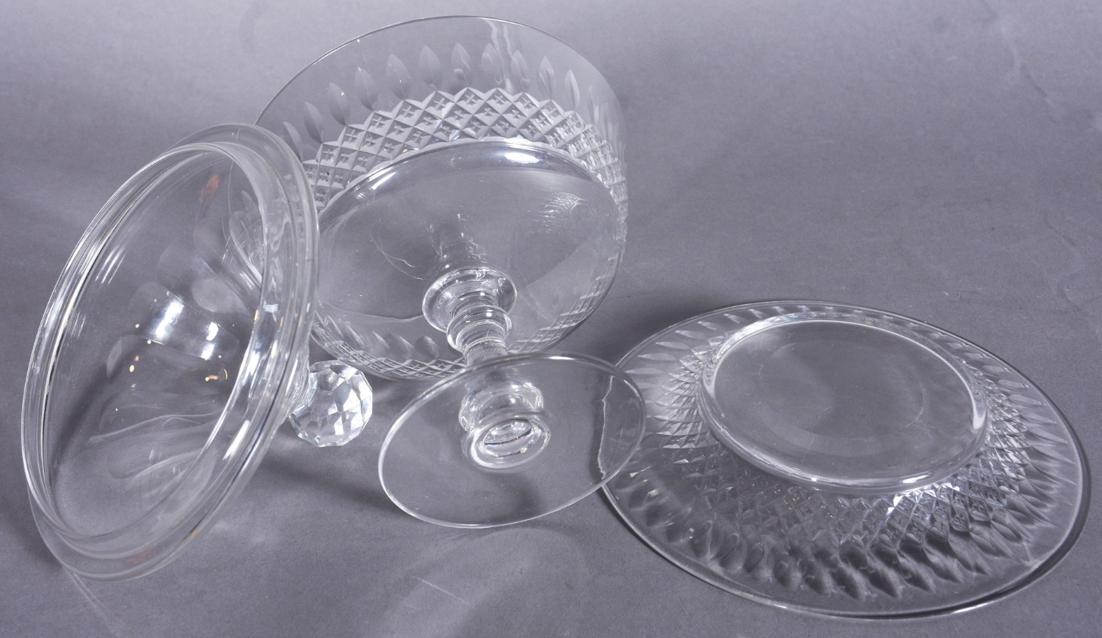 Compoteira de cristal europeu lapidado com presentoir, detalhes... - foto 6 de 6