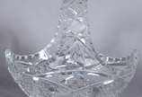 Diversas peças de cristal, sendo: cesta lapidad... - Diversas peças de cristal, sendo: cesta lapidada, vaso  com "grega" fosca na base e na borda; e, 11 copos para vodka (modelos diferentes).