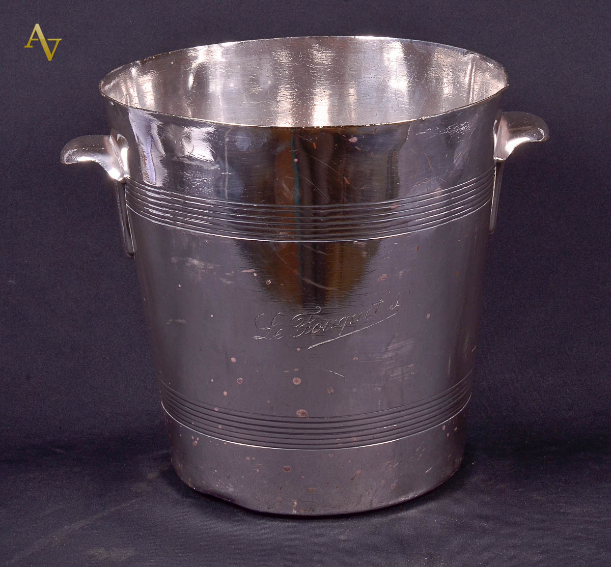 Balde para gelo de metal espessurado a prata. Diam. 30 cm - alt. 25...